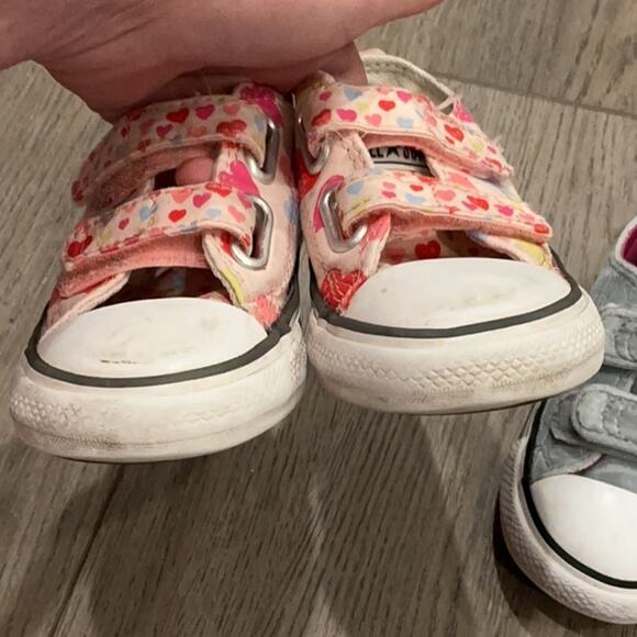 Lot of 2 Converse Heart Pink Gray All Star Converse Velcro Sneakers Size 6 and 7 - Picture 3 of 15